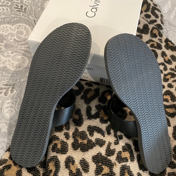 New Calvin Klein in original box Never Worn - Picture 4 of 4